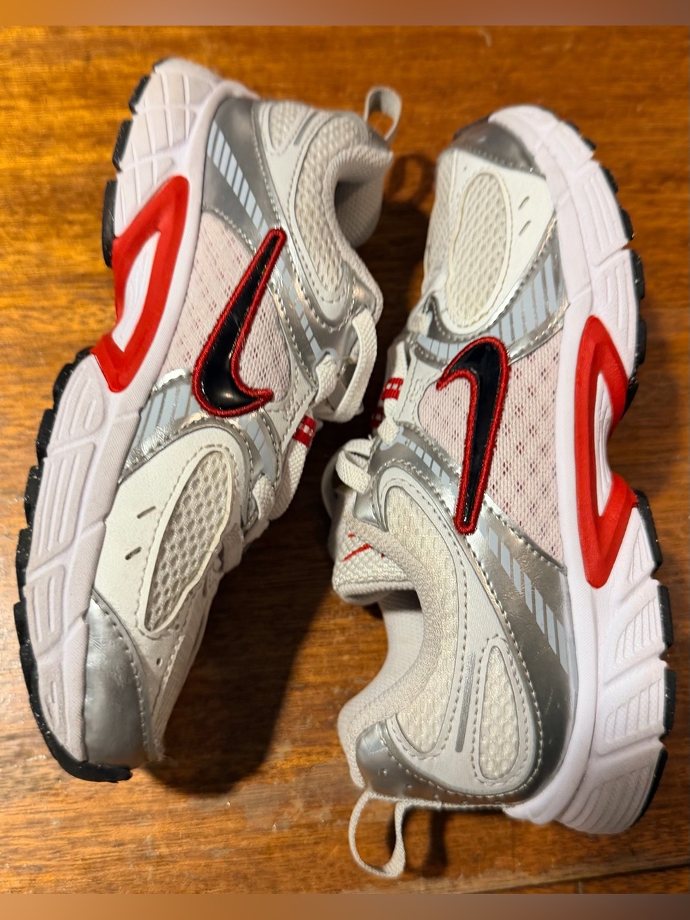 Nike V5 RNR White Gym Red Vast Gray Size 2.5Y - Picture 4 of 8
